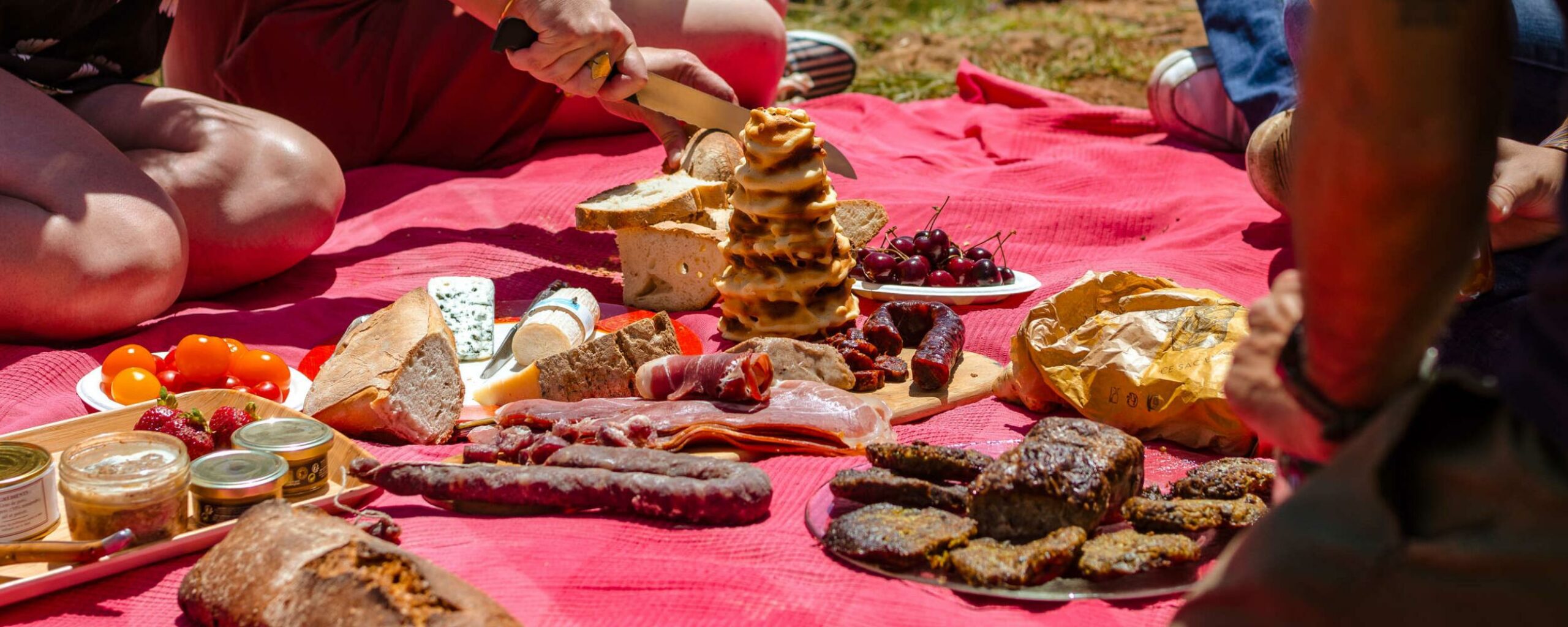 Pique-nique sur les hauteurs de Salles-La-Source en Aveyron