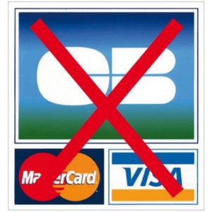 Panneau indiquant que les paiements par carte bancaire ne sont pas acceptés au camping.
